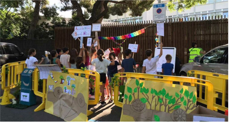 nens amb cartells reivindicatius en contra del canvi climàtic